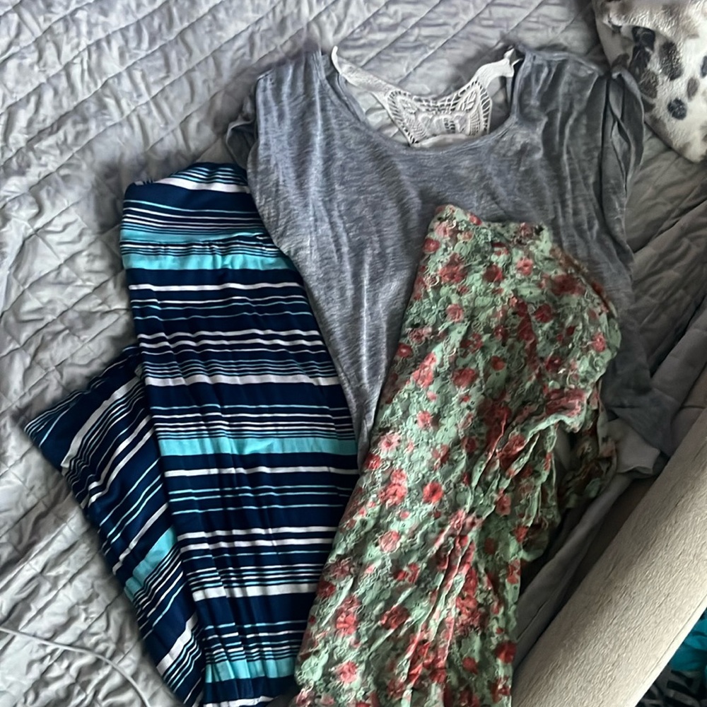 3 pack. Long stretchy comfy shirt, 2 tops.